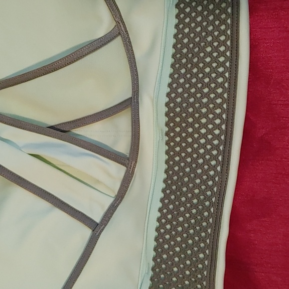 New Balance The Runway Sports Bra - Picture 5 of 7